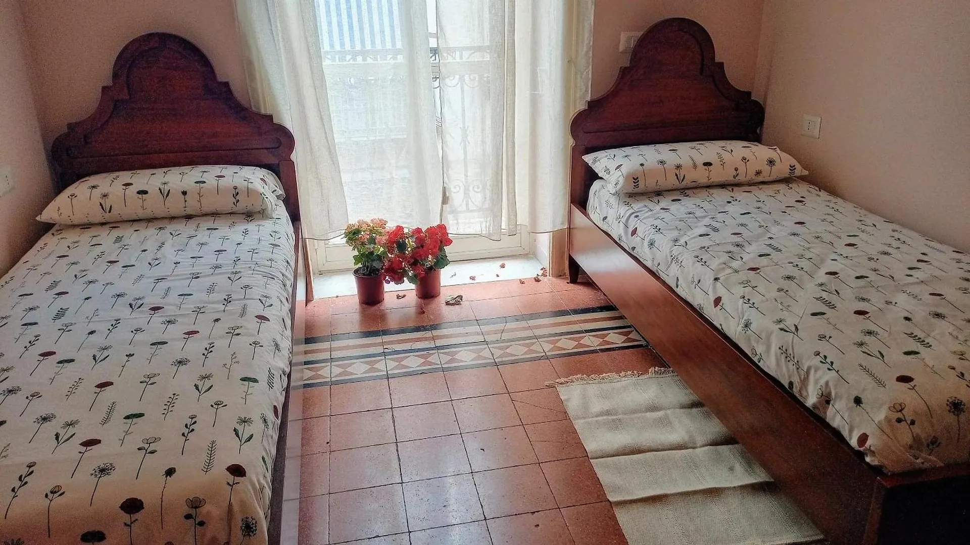 Bright 2-Bedroom Apartment Near Napoli
