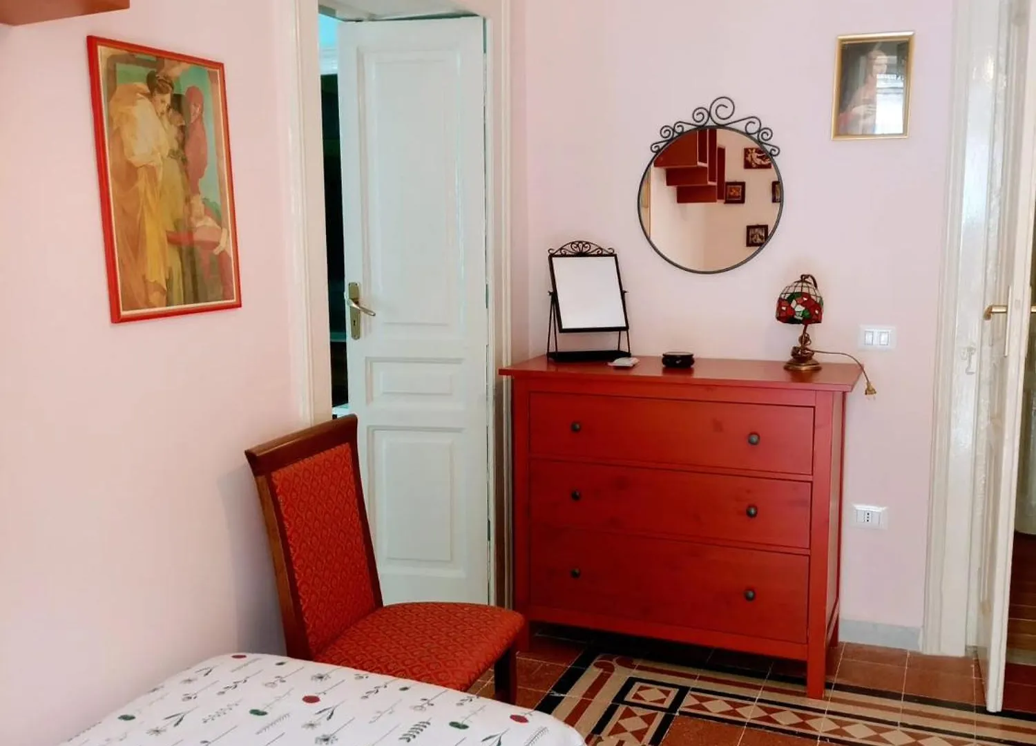 Bright 2-Bedroom Apartment Near Napoli  Naples
