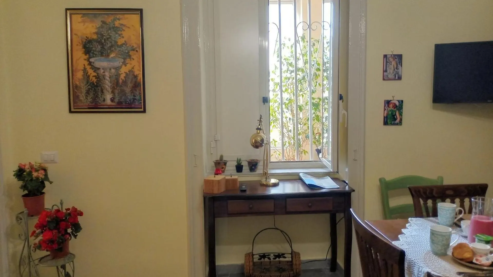 Bright 2-Bedroom Apartment Near Napoli Italy